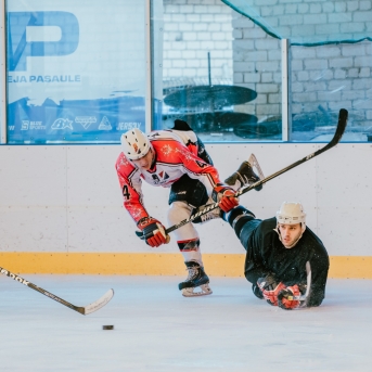 Dancis vs Vektors - draudzīgais hokeja duelis - Foto Jurģis Rikveilis