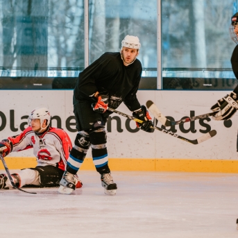 Dancis vs Vektors - draudzīgais hokeja duelis - Foto Jurģis Rikveilis