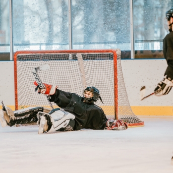 Dancis vs Vektors - draudzīgais hokeja duelis - Foto Jurģis Rikveilis