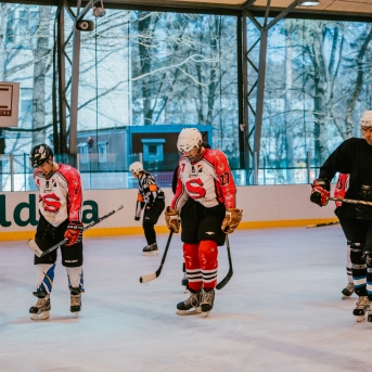 Dancis vs Vektors - draudzīgais hokeja duelis - Foto Jurģis Rikveilis