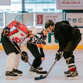 Dancis vs Vektors - draudzīgais hokeja duelis - Foto Jurģis Rikveilis