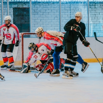 Dancis vs Vektors - draudzīgais hokeja duelis - Foto Jurģis Rikveilis