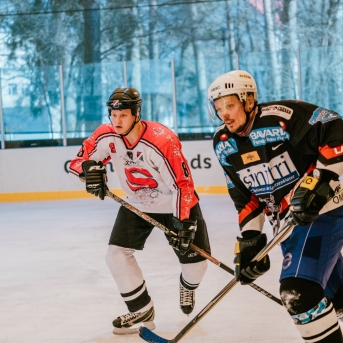 Dancis vs Vektors - draudzīgais hokeja duelis - Foto Jurģis Rikveilis