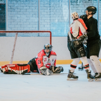 Dancis vs Vektors - draudzīgais hokeja duelis - Foto Jurģis Rikveilis