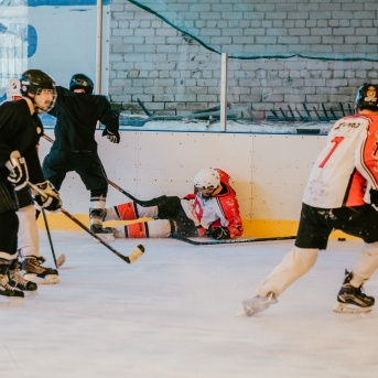 Dancis vs Vektors - draudzīgais hokeja duelis - Foto Jurģis Rikveilis