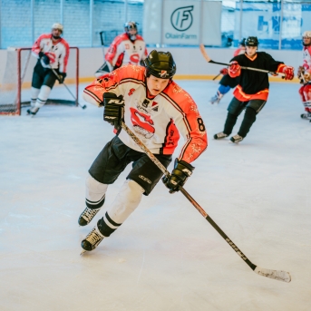 Dancis vs Vektors - draudzīgais hokeja duelis - Foto Jurģis Rikveilis