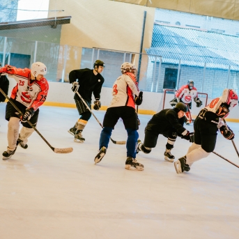 Dancis vs Vektors - draudzīgais hokeja duelis - Foto Jurģis Rikveilis