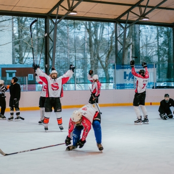Dancis vs Vektors - draudzīgais hokeja duelis - Foto Jurģis Rikveilis