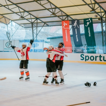 Dancis vs Vektors - draudzīgais hokeja duelis - Foto Jurģis Rikveilis