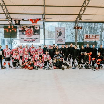 Dancis vs Vektors - draudzīgais hokeja duelis - Foto Jurģis Rikveilis