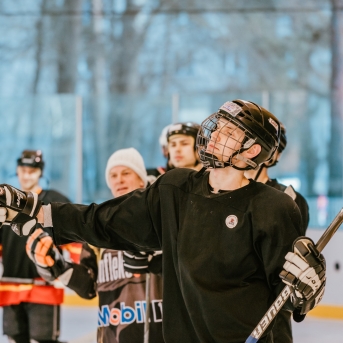 Dancis vs Vektors - draudzīgais hokeja duelis - Foto Jurģis Rikveilis