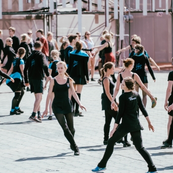 Dancis mēģinājumos Daugavas stadionā - Foto Jurģis Rikveilis