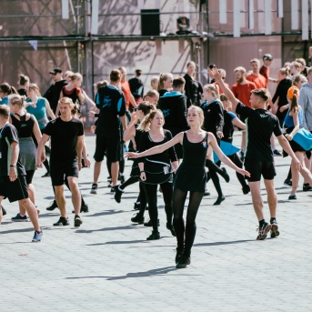 Dancis mēģinājumos Daugavas stadionā - Foto Jurģis Rikveilis