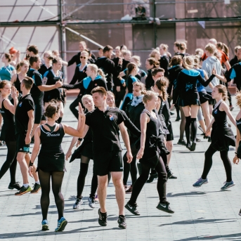Dancis mēģinājumos Daugavas stadionā - Foto Jurģis Rikveilis