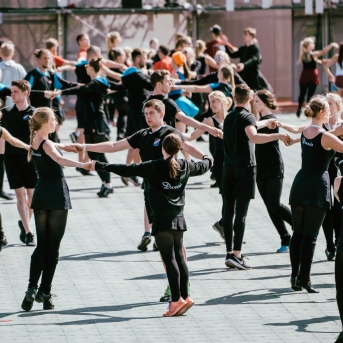 Dancis mēģinājumos Daugavas stadionā - Foto Jurģis Rikveilis