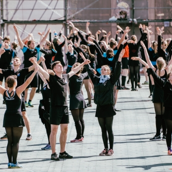 Dancis mēģinājumos Daugavas stadionā - Foto Jurģis Rikveilis