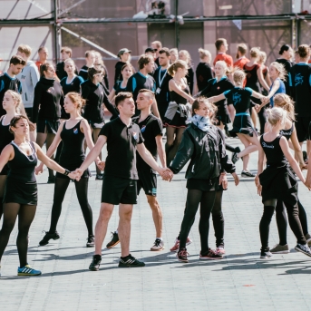 Dancis mēģinājumos Daugavas stadionā - Foto Jurģis Rikveilis