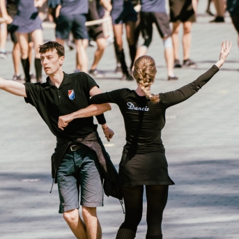 Dancis mēģinājumos Daugavas stadionā - Foto Jurģis Rikveilis