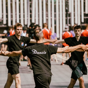 Dancis mēģinājumos Daugavas stadionā - Foto Jurģis Rikveilis