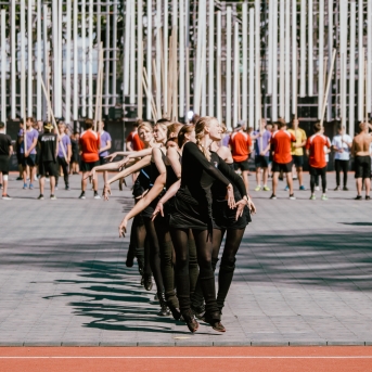Dancis mēģinājumos Daugavas stadionā - Foto Jurģis Rikveilis