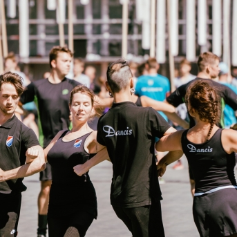 Dancis mēģinājumos Daugavas stadionā - Foto Jurģis Rikveilis