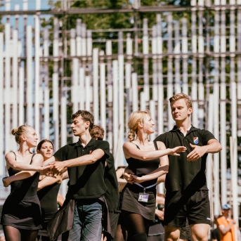Dancis mēģinājumos Daugavas stadionā - Foto Jurģis Rikveilis