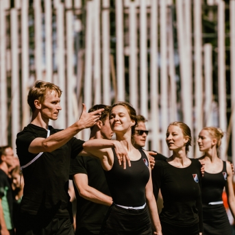 Dancis mēģinājumos Daugavas stadionā - Foto Jurģis Rikveilis