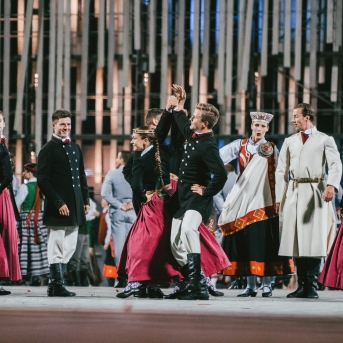 Dancis koncertā Daugavas stadionā - Foto Jurģis Rikveilis & palīgi