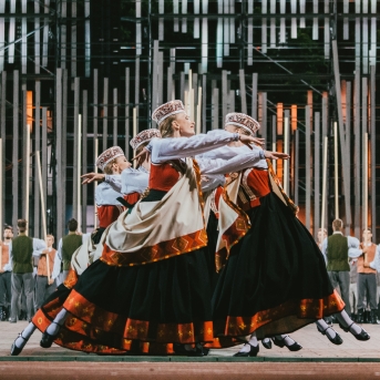 Dancis koncertā Daugavas stadionā - Foto Jurģis Rikveilis & palīgi