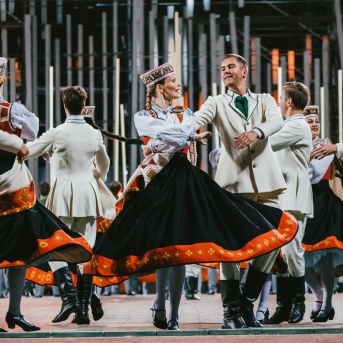Dancis koncertā Daugavas stadionā - Foto Jurģis Rikveilis & palīgi