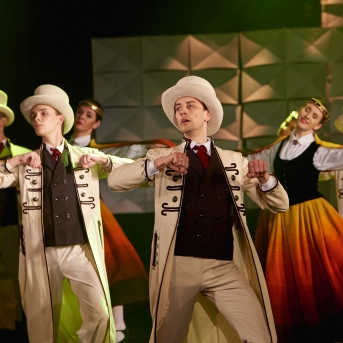 Koncerts ''Mēs mīlam dejā'' - Foto: Roberts Ķesteris