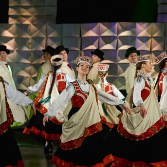 Koncerts ''Mēs mīlam dejā'' - Foto: Roberts Ķesteris