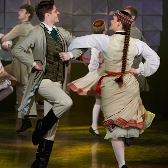 Koncerts ''Mēs mīlam dejā'' - Foto: Roberts Ķesteris